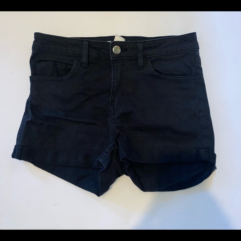H&M Women's Black Shorts Size 4